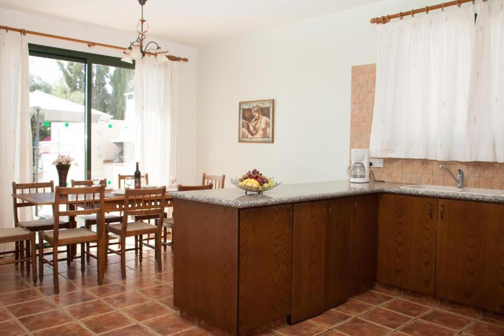 Banana Sunset Villas Paphos Exterior photo